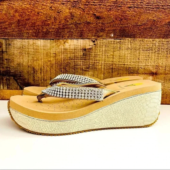 NWOT Volatile Snakeskin Pattern With Crystals Wedge Sandals - Picture 1 of 8